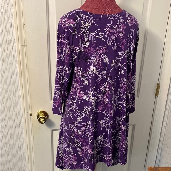 Women's Within 1X 22/24 Floral Purple Black & White Design Pattern Women's Tunic - Picture 3 of 8